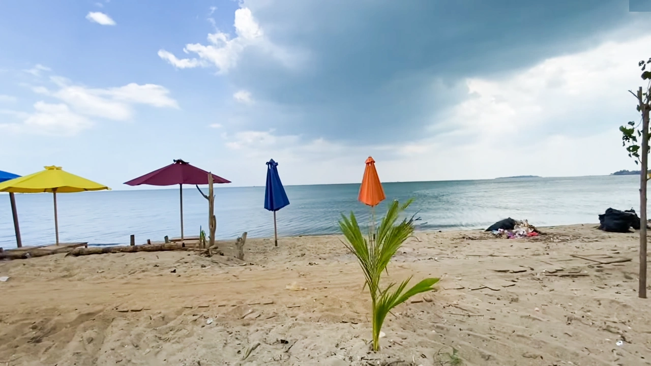 Pantai Clumik